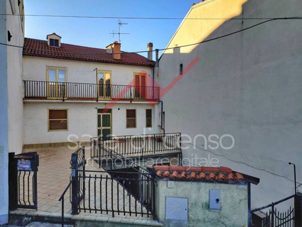 casa indipendente in vendita a Bugnara