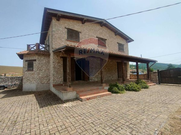 casa indipendente in vendita a Cagnano Amiterno