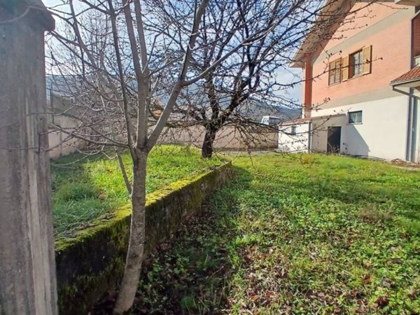 casa indipendente in vendita a Cagnano Amiterno