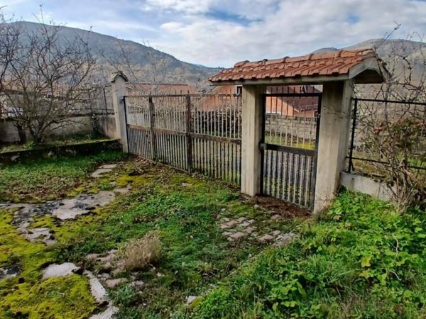 casa indipendente in vendita a Cagnano Amiterno