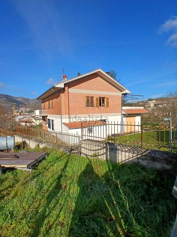 casa indipendente in vendita a Cagnano Amiterno
