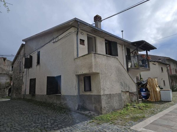 casa indipendente in vendita a Cagnano Amiterno