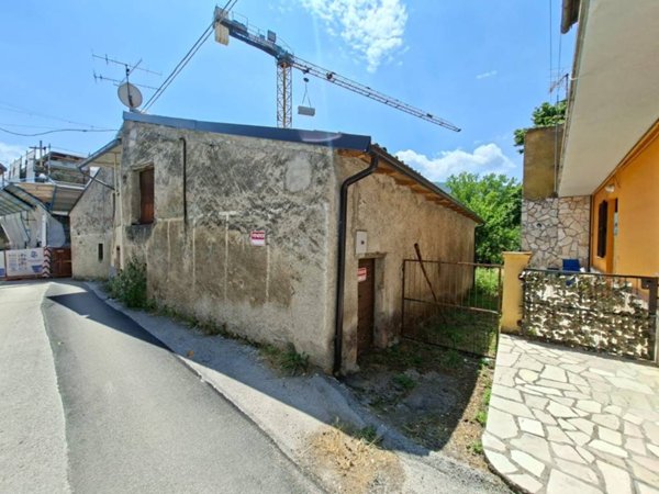 locale commerciale in vendita a Cagnano Amiterno