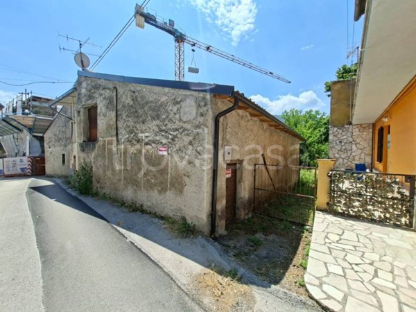 locale commerciale in vendita a Cagnano Amiterno