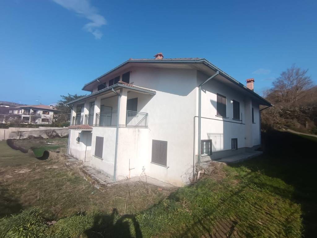 casa indipendente in vendita a Cagnano Amiterno