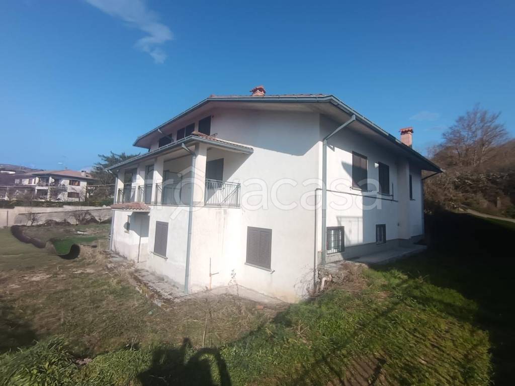 casa indipendente in vendita a Cagnano Amiterno