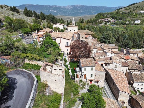 casa indipendente in vendita a Calascio