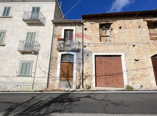 appartamento in vendita a Calascio in zona Rocca Calascio