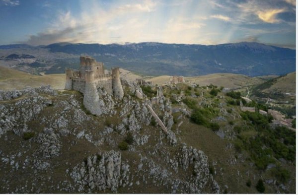 casa indipendente in vendita a Calascio