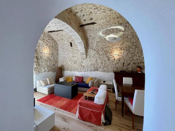 casa semindipendente in vendita a Calascio