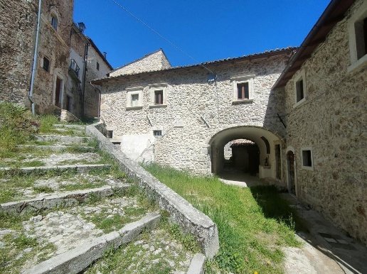 casa indipendente in vendita a Calascio