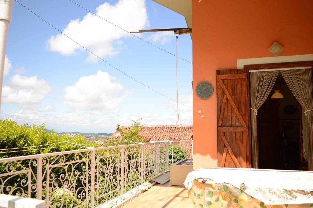 casa indipendente in vendita a Monastero di Vasco