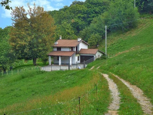 casa indipendente in vendita a Monastero di Vasco