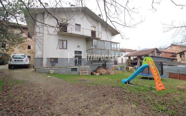 casa indipendente in vendita a Monastero di Vasco