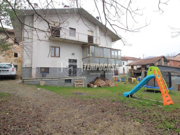 casa indipendente in vendita a Monastero di Vasco