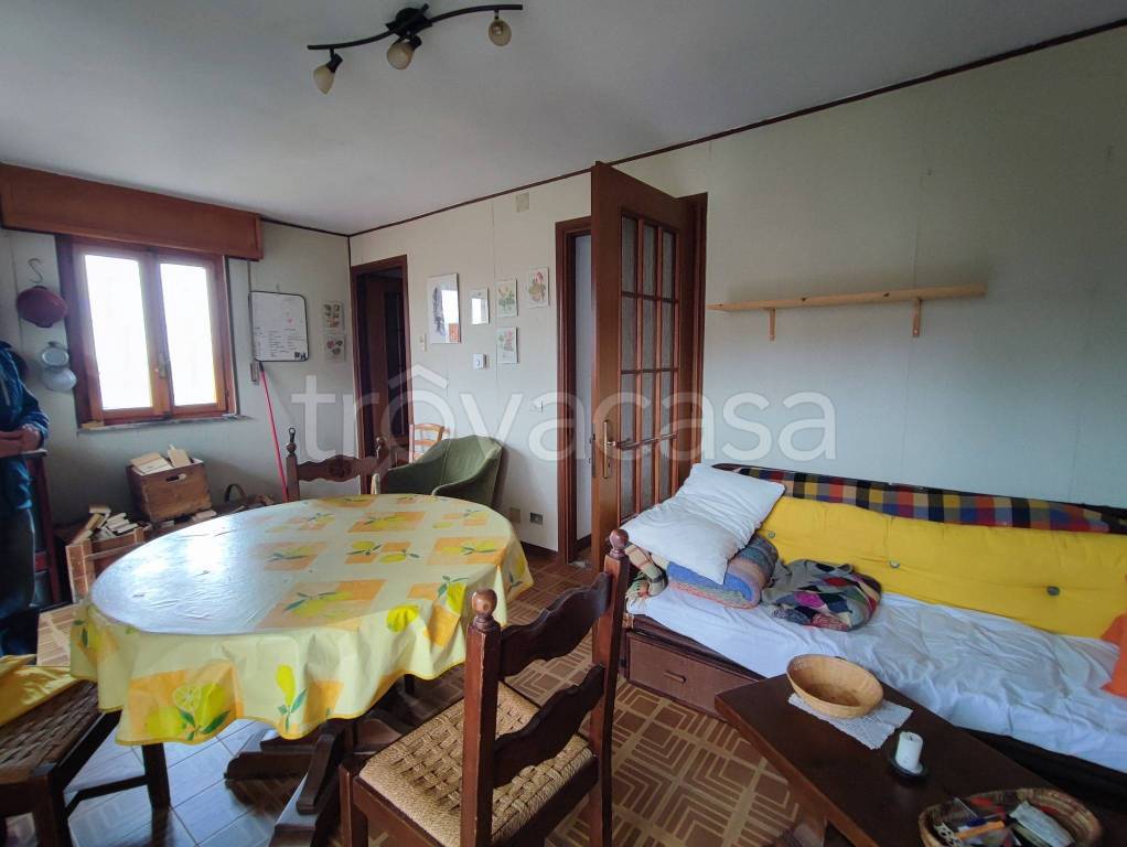 casa indipendente in vendita a Monastero di Vasco