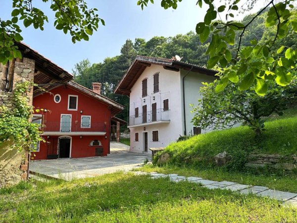 casa indipendente in vendita a Monastero di Vasco