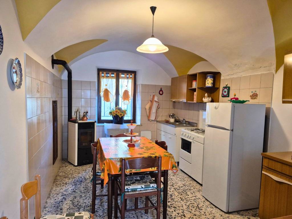 casa indipendente in vendita a Monastero di Vasco in zona Vasco