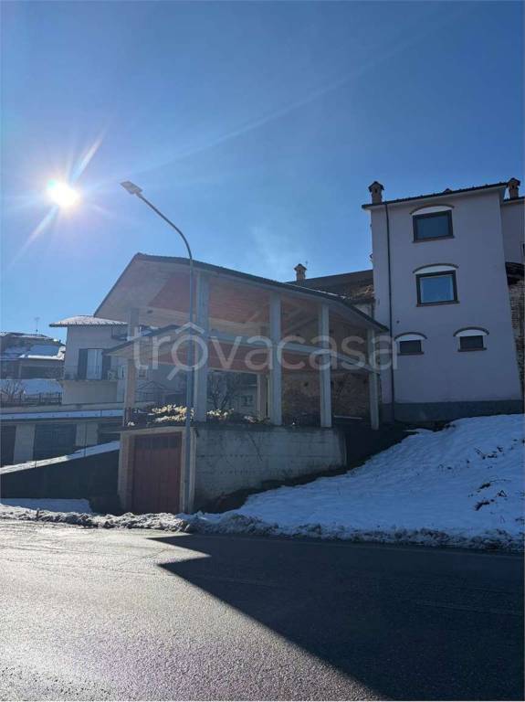 casa indipendente in vendita a Monastero di Vasco