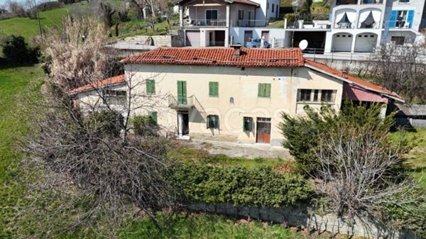 casa indipendente in vendita a Monastero di Vasco
