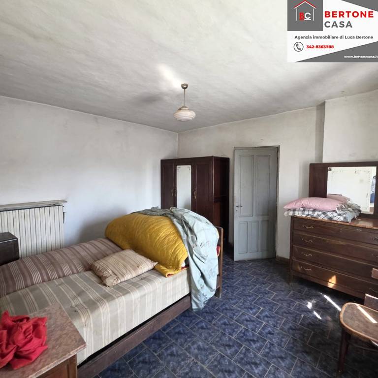 casa indipendente in vendita a Monastero di Vasco