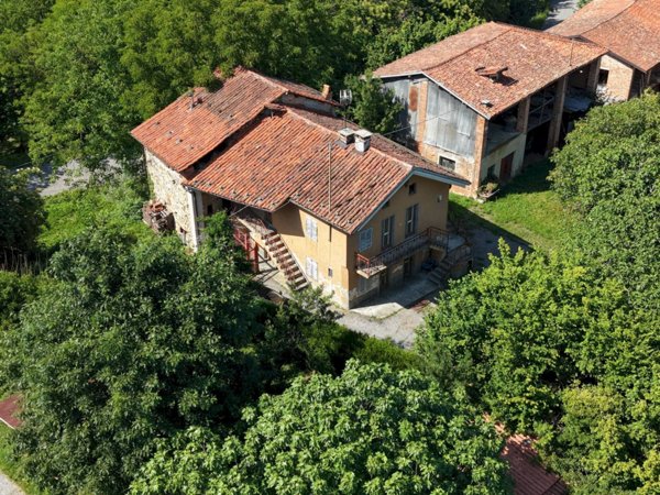 casa indipendente in vendita a Monastero di Vasco