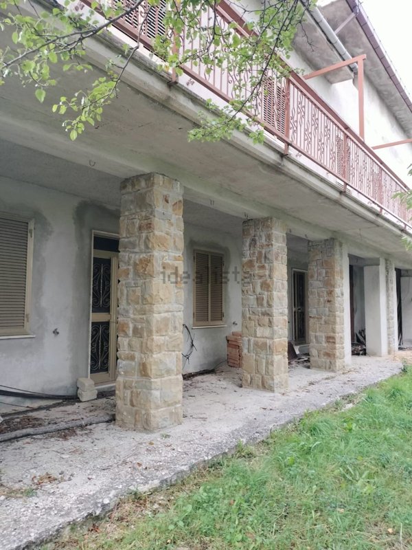 casa indipendente in vendita a Campotosto