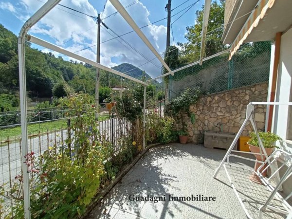 intera palazzina in vendita a Canistro