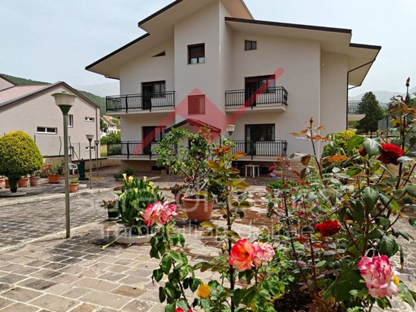 casa indipendente in vendita a Cansano