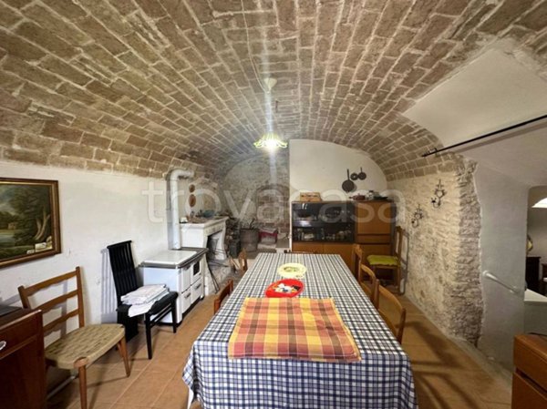 casa indipendente in vendita a Capestrano