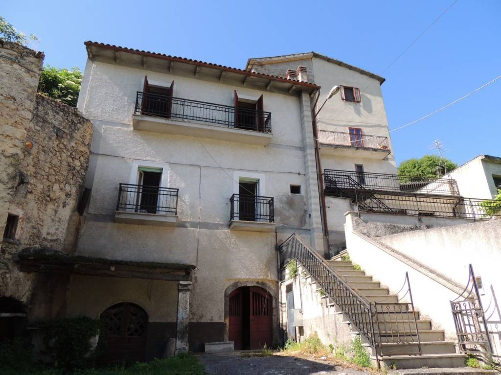 casa indipendente in vendita a Capestrano