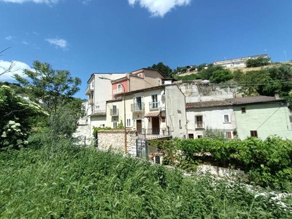 casa indipendente in vendita a Capestrano
