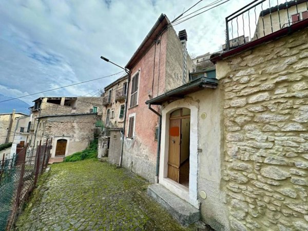casa indipendente in vendita a Capestrano