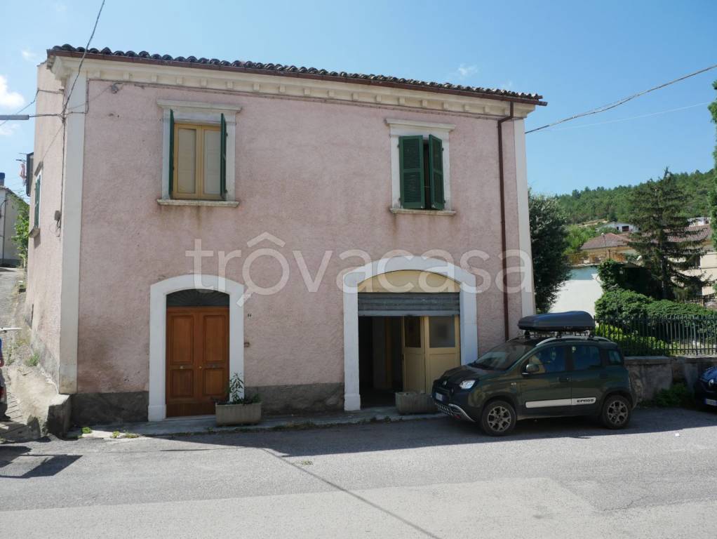 casa indipendente in vendita a Capestrano