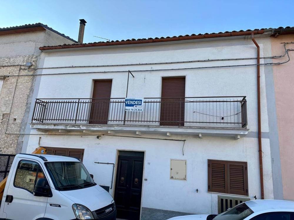 casa indipendente in vendita a Capestrano