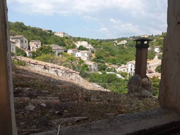 casa indipendente in vendita a Capestrano