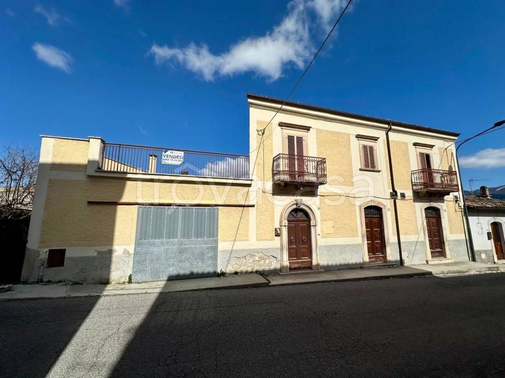 casa indipendente in vendita a Capestrano