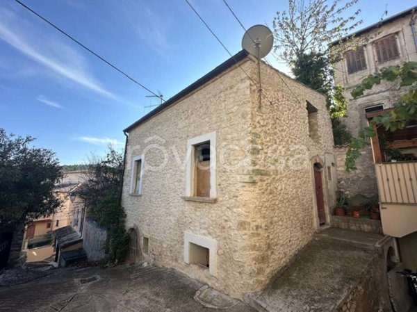 casa indipendente in vendita a Capestrano