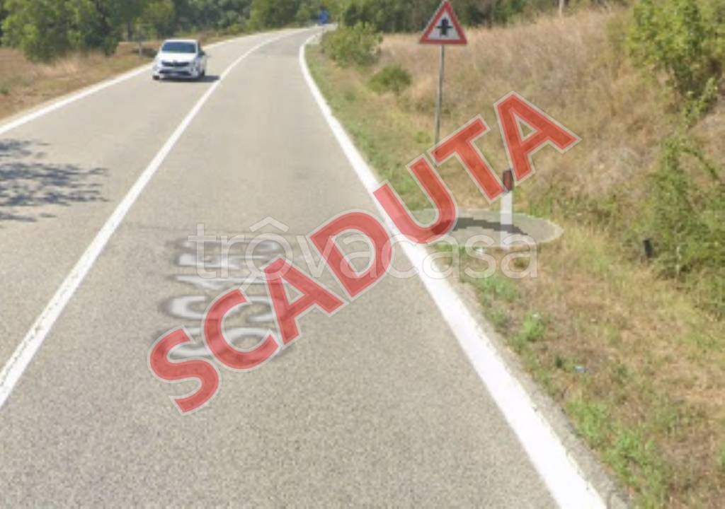 locale commerciale in vendita a Capestrano