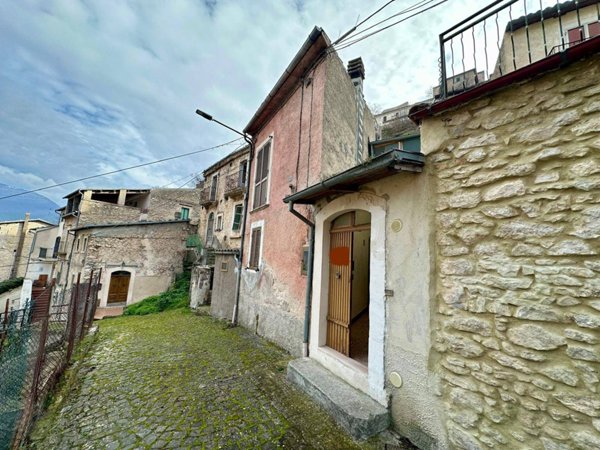 casa semindipendente in vendita a Capestrano