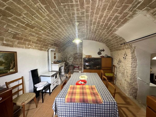 casa indipendente in vendita a Capestrano