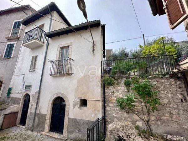 casa indipendente in vendita a Capestrano
