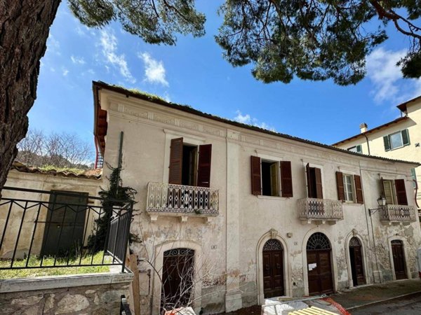 casa indipendente in vendita a Capestrano