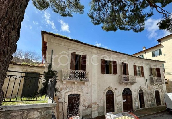 casa indipendente in vendita a Capestrano