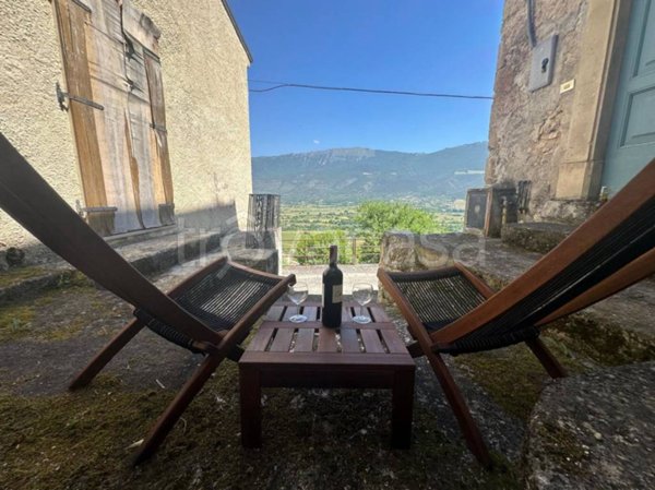 casa indipendente in vendita a Capestrano