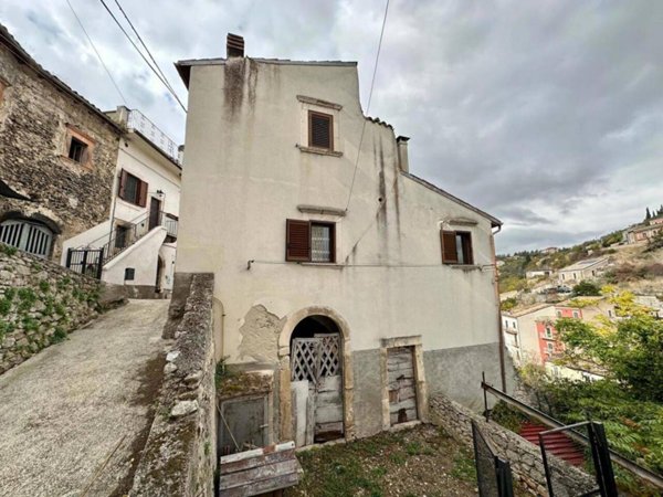 casa indipendente in vendita a Capestrano
