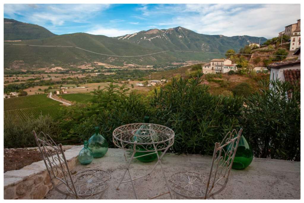 casa indipendente in vendita a Capestrano