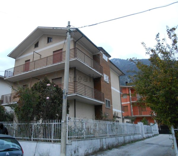 casa indipendente in vendita a Capistrello