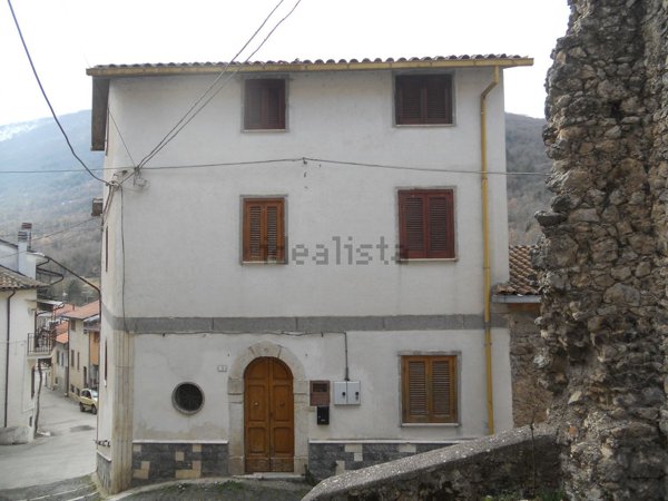 appartamento in vendita a Capistrello in zona Corcumello