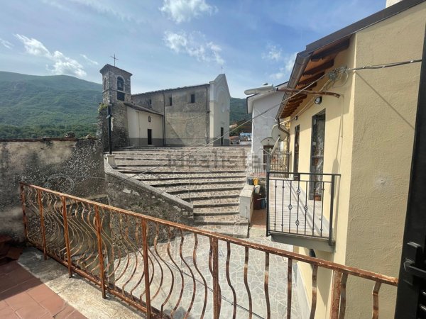 appartamento in vendita a Capistrello in zona Pescocanale